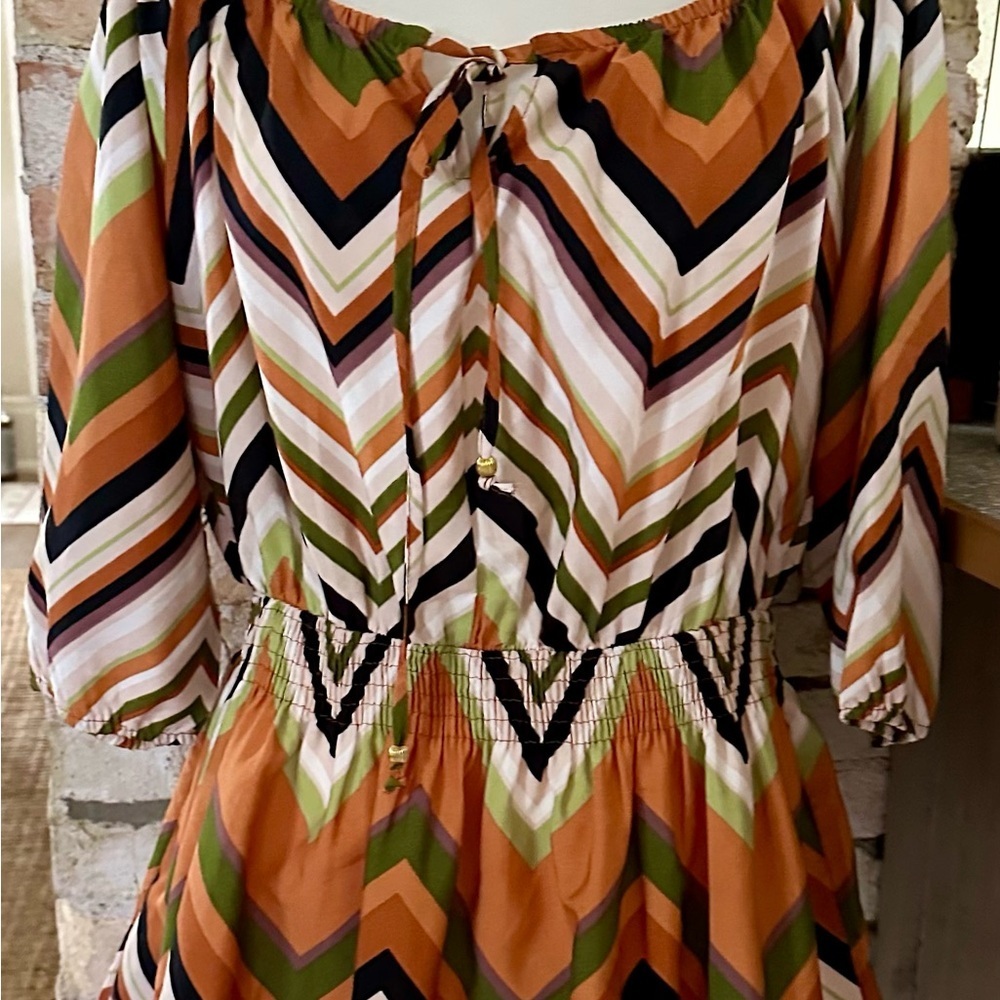 Vibrant Chevron Off-Shoulder Blouse - Picture 5 of 8